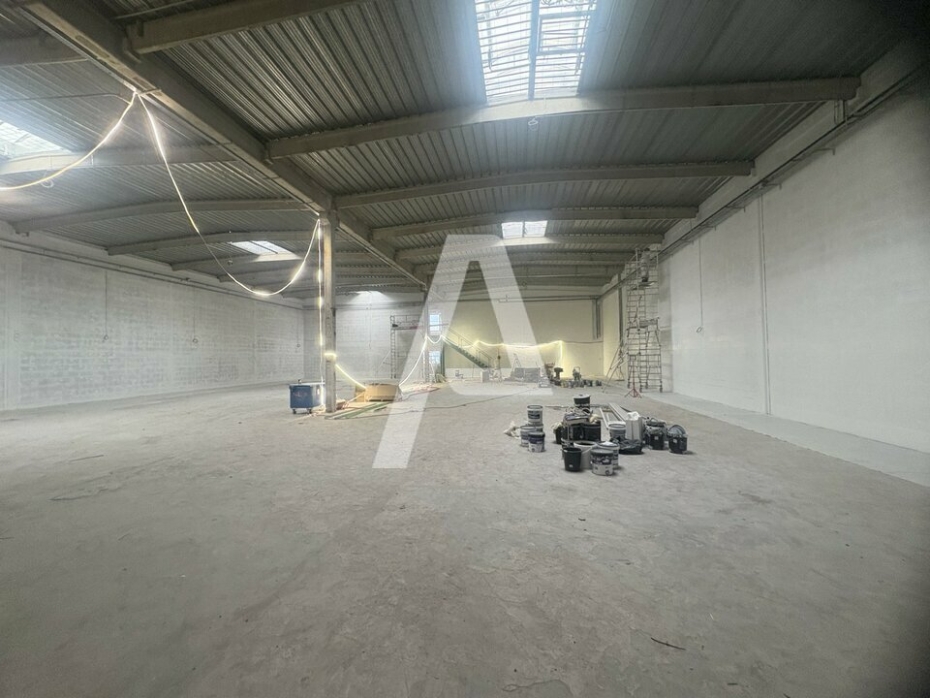 Activités / entrepôts à louer – IVRY SUR SEINE (94200) – 1