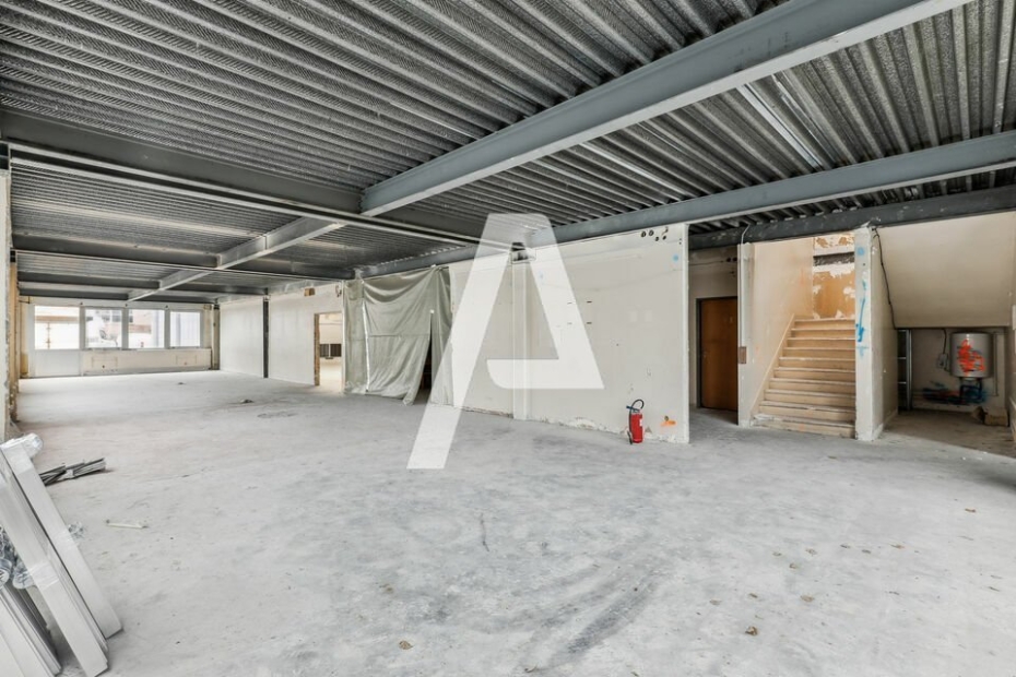 Activités / entrepôts à louer – IVRY SUR SEINE (94200) – 1