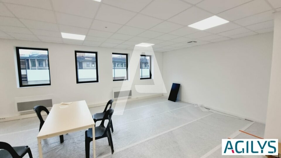 Activités / entrepôts à louer – FRESNES (94260) – 1