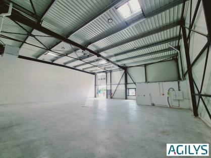 Activités / entrepôts à louer - SAVIGNY LE TEMPLE – Photo 1