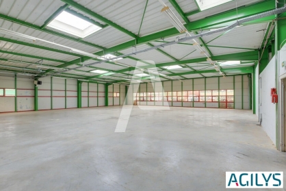 Activités / entrepôts à louer - SAINT-THIBAULT-DES-VIGNES – Photo 1