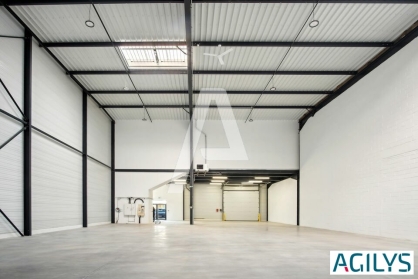 Activités / entrepôts à louer - CHALIFERT – Photo 1