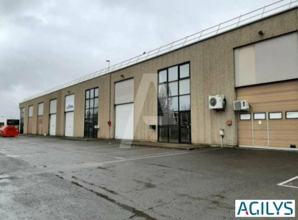 Activités / entrepôts à louer - COIGNIERES – Photo 1