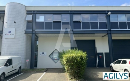 Activités / entrepôts à louer - ÉLANCOURT – Photo 1