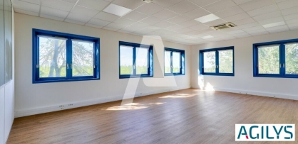 Bureaux à louer - FRESNES – Photo 1
