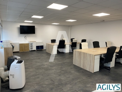 Activités / entrepôts à louer - IVRY SUR SEINE – Photo 1