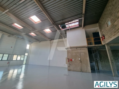 Activités / entrepôts à louer - FRESNES – Photo 1