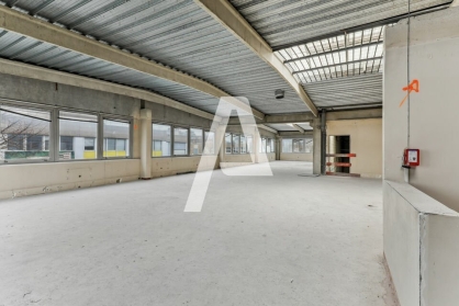Activités / entrepôts à louer - IVRY SUR SEINE – Photo 1