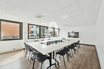 Activités / entrepôts à louer – IVRY SUR SEINE (94200) – 2