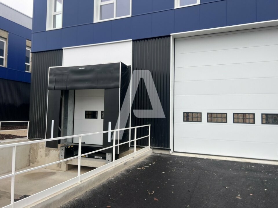 Activités / entrepôts à louer – MOISSY CRAMAYEL (77550) – 1