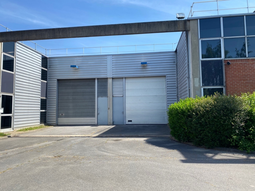 Location de 404m² d'entrepôts et bureaux à Saint Thibaut des Vignes sur le parc de la Noue Guimante