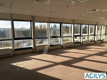 Activités / entrepôts à louer – LES ULIS (91940) – 1