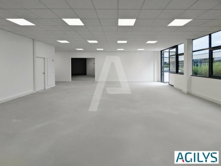 Activités / entrepôts à louer – SACLAY (91400) – 1