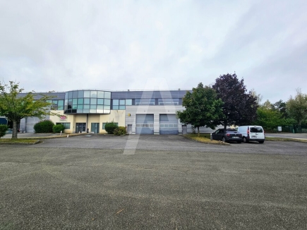 Activités / entrepôts à louer – MAGNY-LES-HAMEAUX (78114) – 3