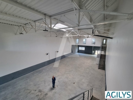 Activités / entrepôts à louer – VAUX LE PENIL (77000) – 3