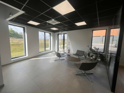 Activités / entrepôts à louer – COUPVRAY (77700) – 2