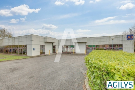 Activités / entrepôts à louer – SAINT-THIBAULT-DES-VIGNES (77400) – 1
