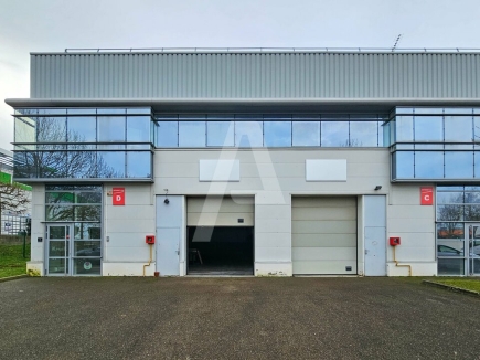 Activités / entrepôts à louer – BOIS D'ARCY (78390) – 3