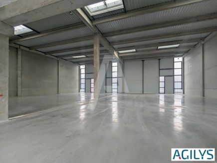 Activités / entrepôts à louer – ELANCOURT (78990) – 5