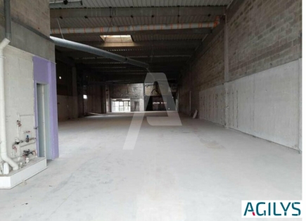 Activités / entrepôts à louer – COIGNIERES (78310) – 2