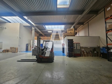 Activités / entrepôts à vendre – TRAPPES (78190) – 2