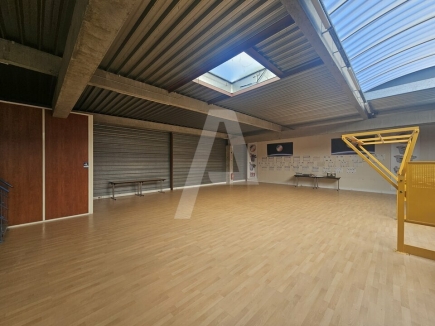 Activités / entrepôts à vendre – TRAPPES (78190) – 1
