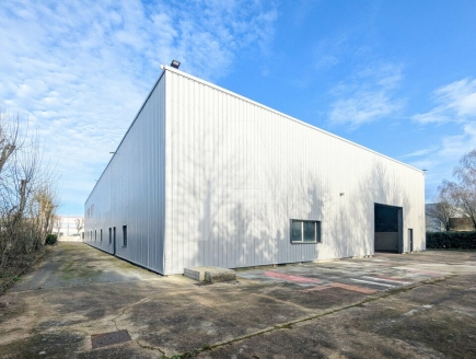 Activités / entrepôts à louer – COIGNIÈRES (78310) – 2