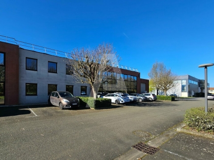 Activités / entrepôts à louer – MAGNY-LES-HAMEAUX (78114) – 2