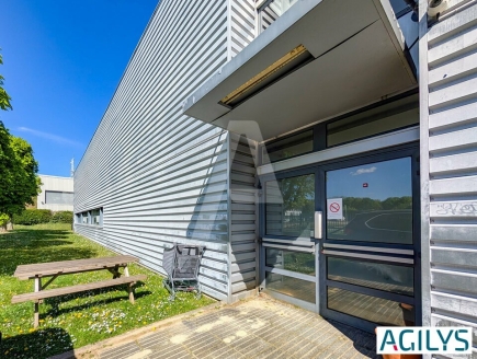 Activités / entrepôts à louer – TRAPPES (78190) – 2