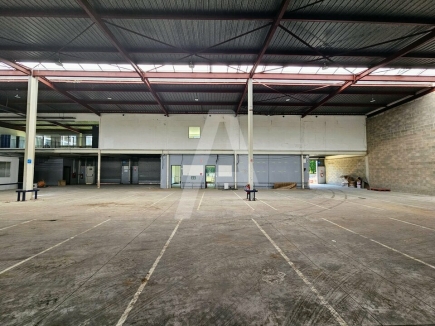 Activités / entrepôts à louer – BUC (78530) – 5