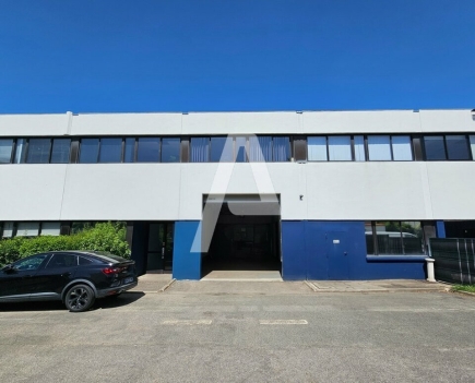 Activités / entrepôts à louer – BUC (78530) – 2