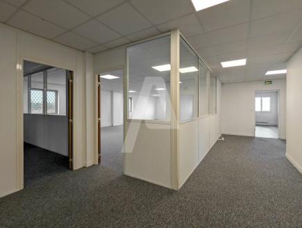 Activités / entrepôts à louer – COIGNIÈRES (78310) – 3