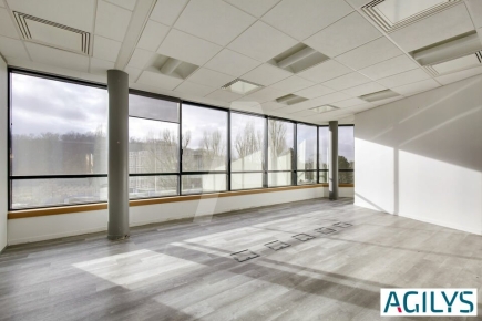 Activités / entrepôts à louer – SACLAY (91400) – 2