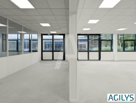 Activités / entrepôts à louer – SACLAY (91400) – 1