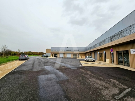 Activités / entrepôts à vendre – MAROLLES EN HUREPOIX (91630) – 2