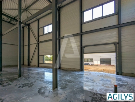 Activités / entrepôts à vendre – OLLAINVILLE (91290) – 2
