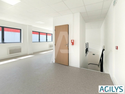 Activités / entrepôts à louer – CORBEIL ESSONNES (91100) – 2