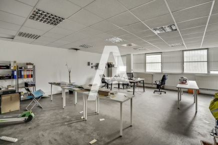 Activités / entrepôts à louer – ARCUEIL (94110) – 3