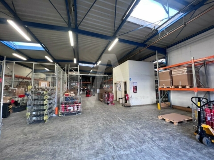 Activités / entrepôts à louer – IVRY SUR SEINE (94200) – 2