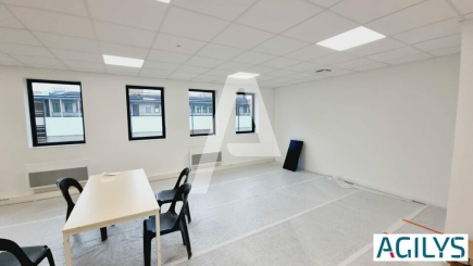 Activités / entrepôts à louer – FRESNES (94260) – 3