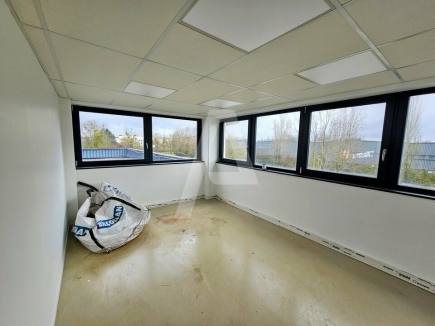 Activités / entrepôts à vendre – ÉVRY-COURCOURONNES (91080) – 2