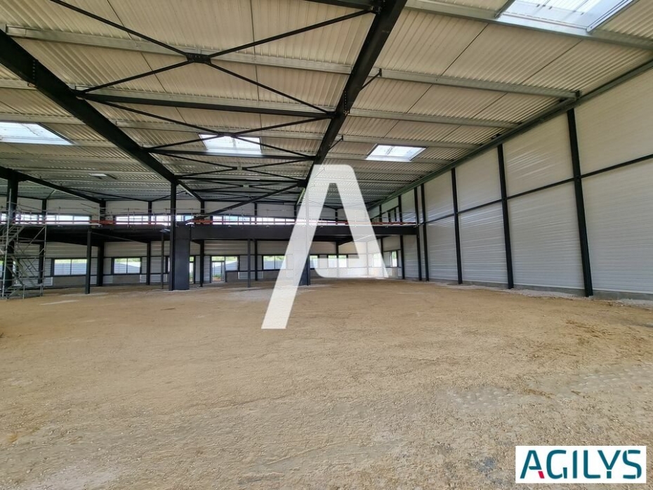 Activités / entrepôts à vendre – MOISSY CRAMAYEL (77550) – 1