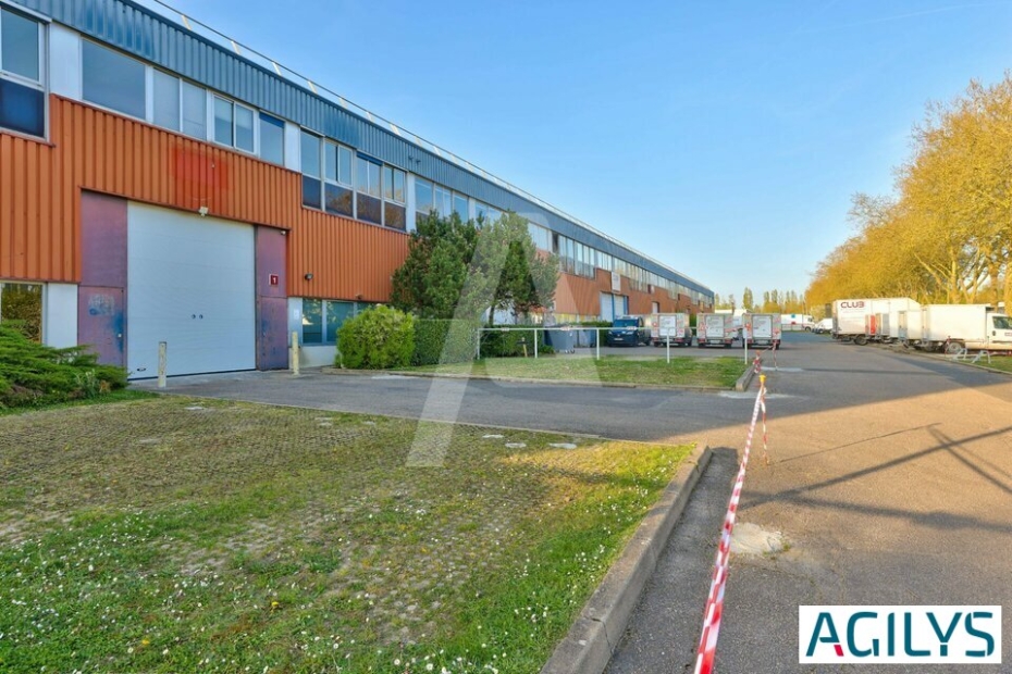 Activités / entrepôts à louer – TRAPPES (78190) – 1