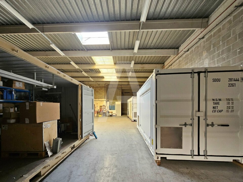 Activités / entrepôts à louer – MAGNY-LES-HAMEAUX (78114) – 1