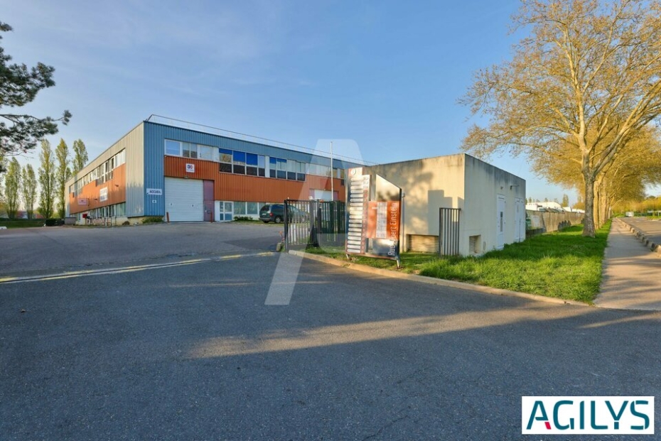 Activités / entrepôts à louer – TRAPPES (78190) – 1