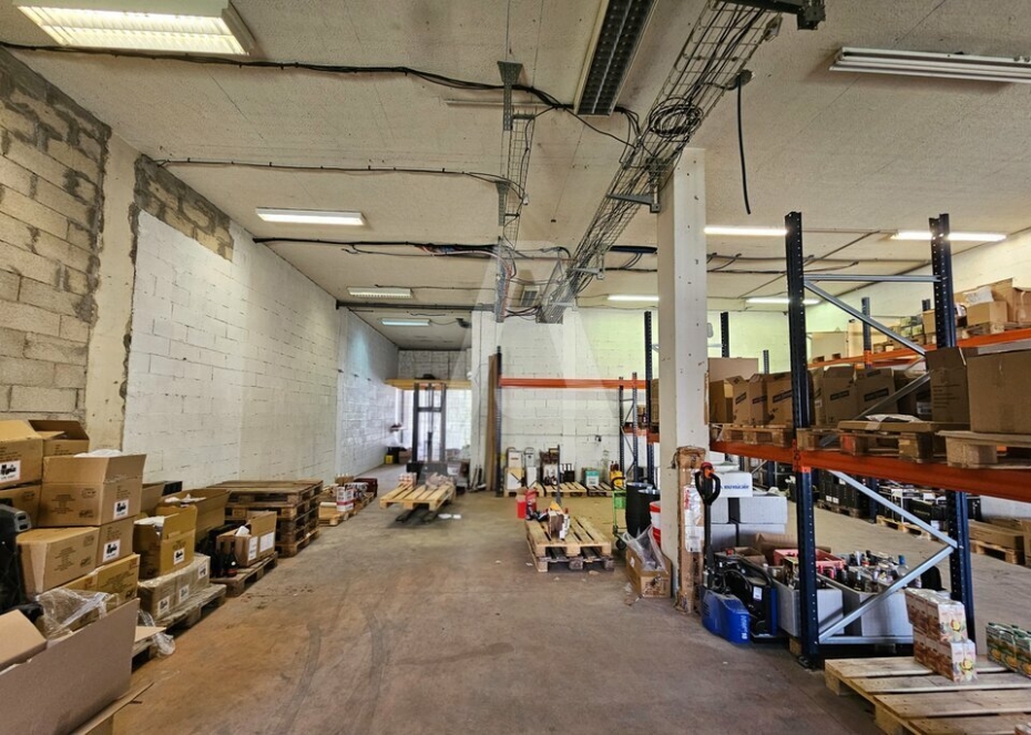 Activités / entrepôts à louer – BUC (78530) – 1