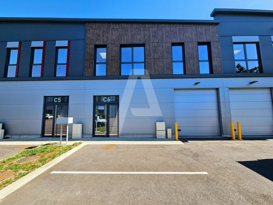 Activités / entrepôts à louer – FEUCHEROLLES (78810) – 1