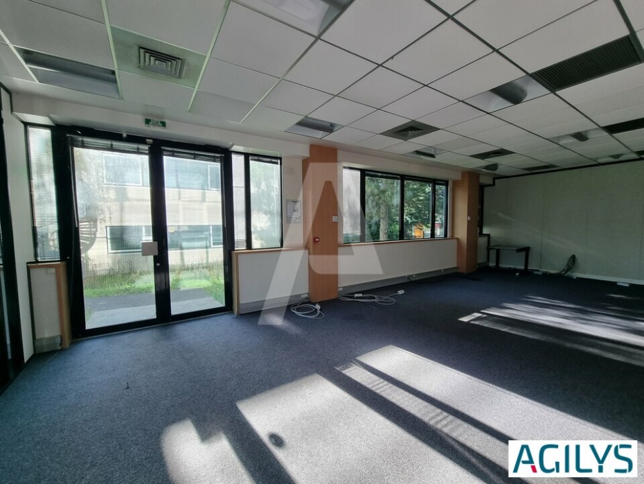 Bureaux à vendre – VILLEBON-SUR-YVETTE (91140) – 1