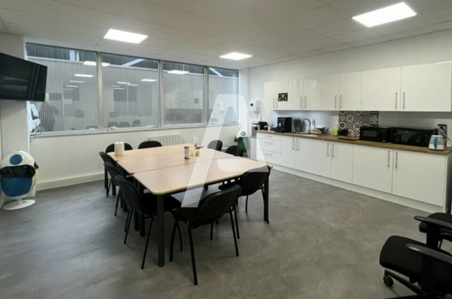 Activités / entrepôts à louer – LES ULIS (91940) – 1