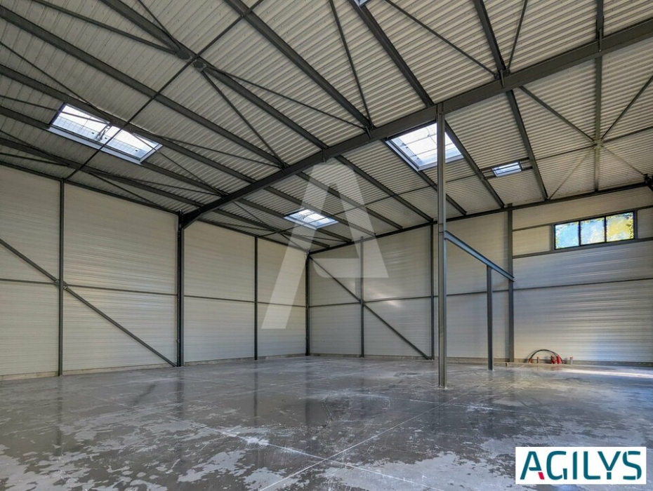 Activités / entrepôts à vendre – OLLAINVILLE (91290) – 1